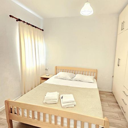 Cozy 1 Bedroom Apartment Near Parks, Cafes & Restaurants Tiranë Ngoại thất bức ảnh