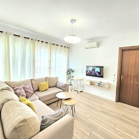 Cozy 1 Bedroom Apartment Near Parks, Cafes & Restaurants Tiranë Ngoại thất bức ảnh