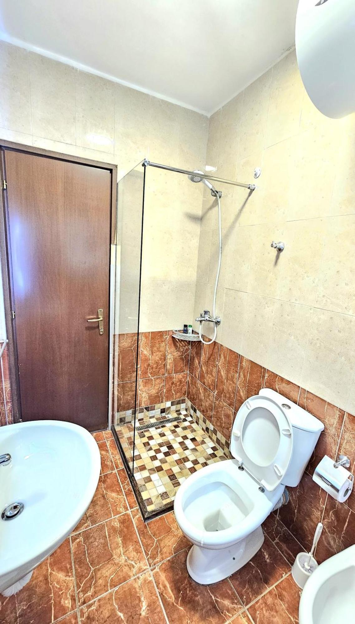 Cozy 1 Bedroom Apartment Near Parks, Cafes & Restaurants Tiranë Ngoại thất bức ảnh